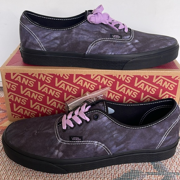 Vans WMNS Authentic
Midnight Shift Black/Black
VN0009PVBKA
Sneakers - Picture 15 of 16